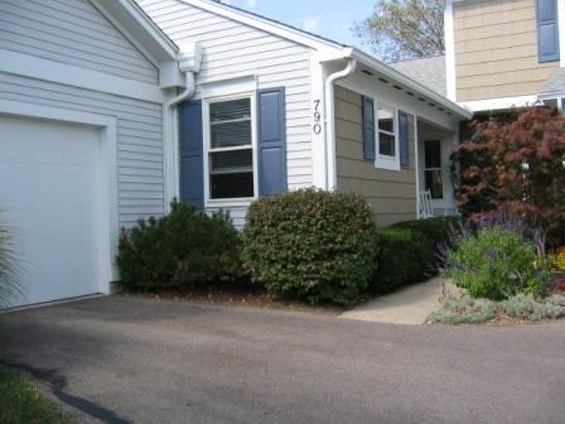 1st image of 790 Bay Harbor Dr