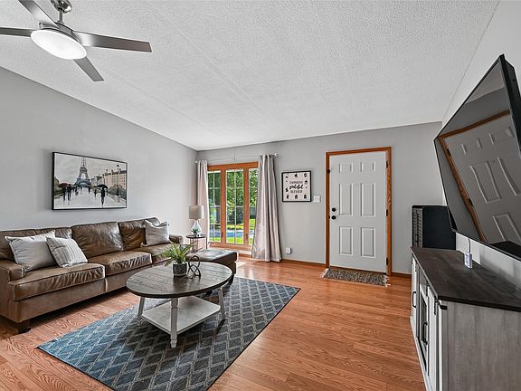 4th image of 4633 White Pine Dr NE