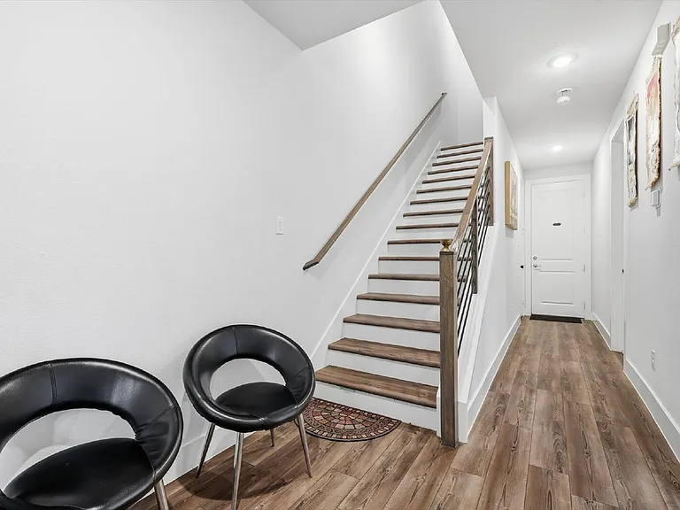 8132 Bromley Dr — Photo 5