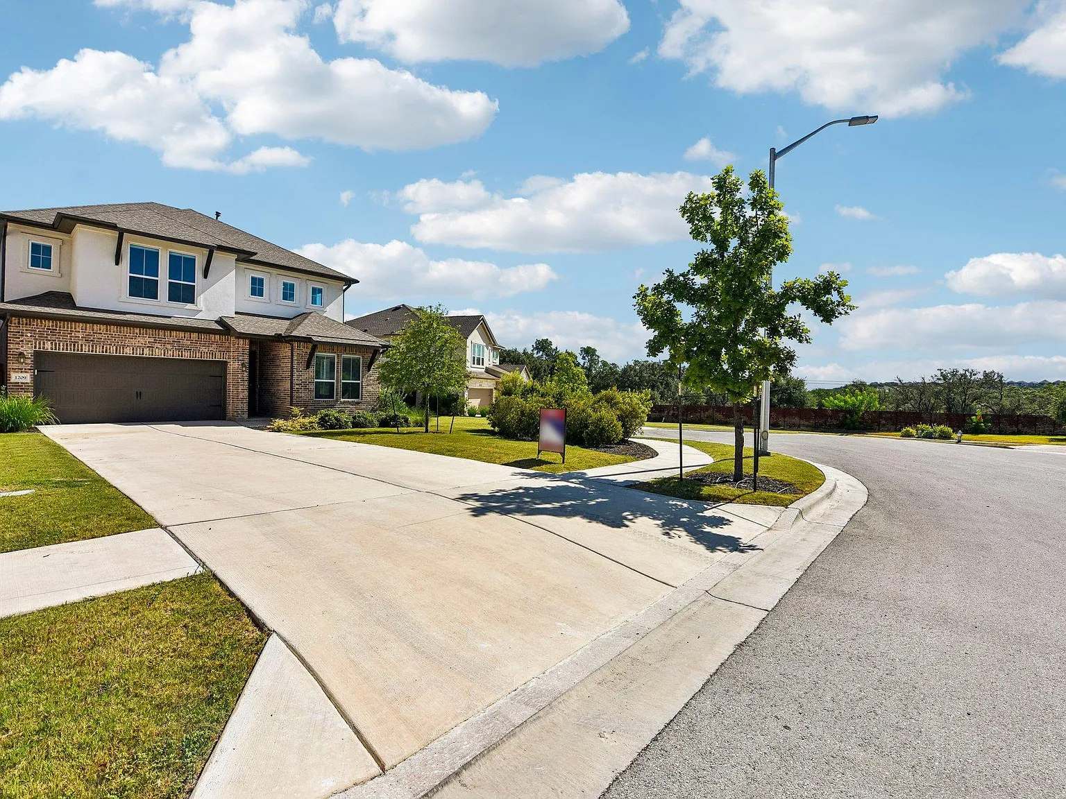4 bed, 2.5 bath, 2743 sqft, $2,795 — Photo 3