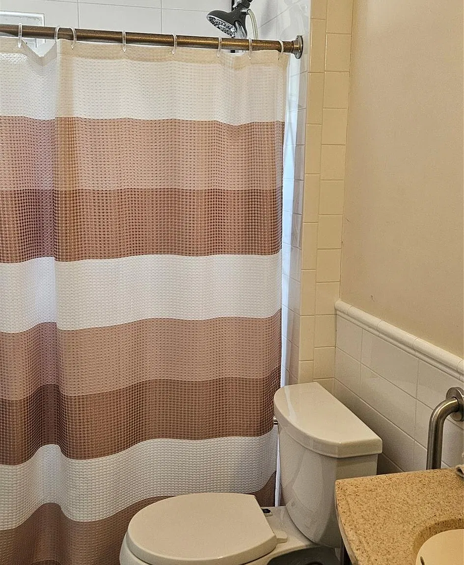 3 bed, 1.0 bath, 1570 sqft, $3,500 — Photo 4