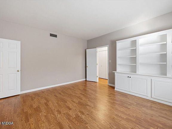 5th image of 4935 Rivoli Dr APT F