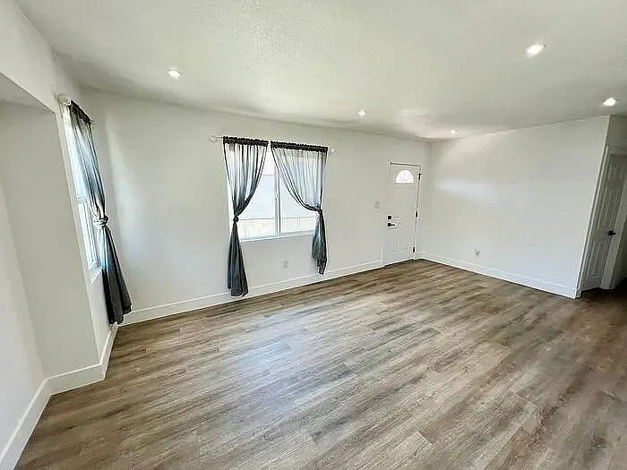 754 Euclid Ave — Photo 9