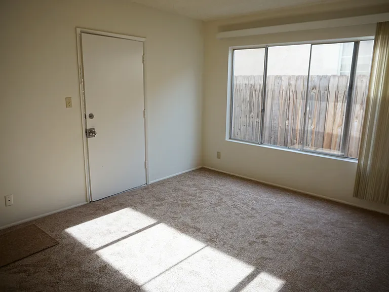 916 Obispo Ave — Photo 1