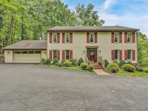 6378 Hidden Valley Dr, Roanoke, VA 24018