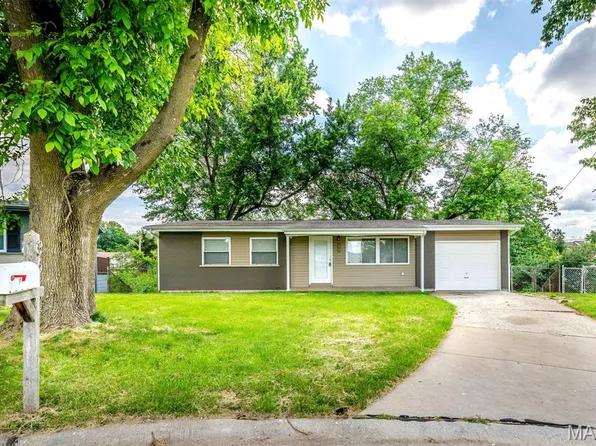 36 Huck Finn Dr, Saint Charles, MO 63303