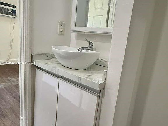 4th image of 6026 SW 27th St