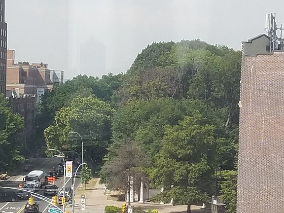5th image of 253 Parkside Ave APT 4A