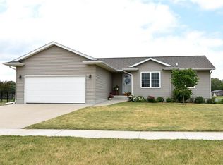 404 Mitchell St SW, Independence, IA 50644