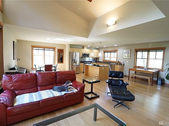 3rd image of 988 Vineyard Ln