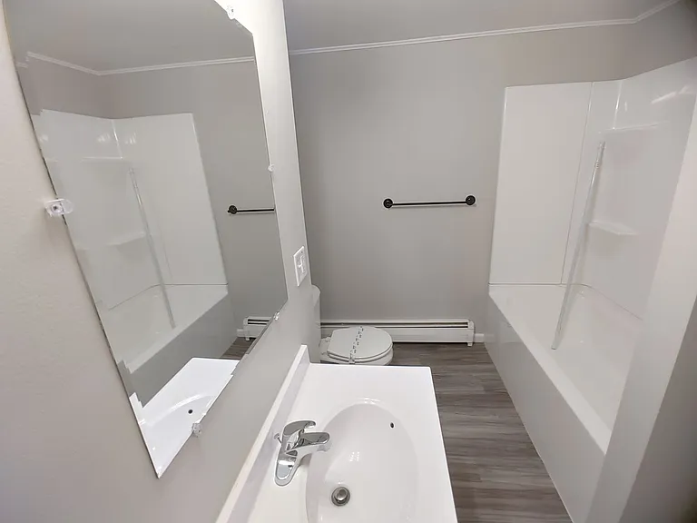 221 Robinhood Ln — Photo 6