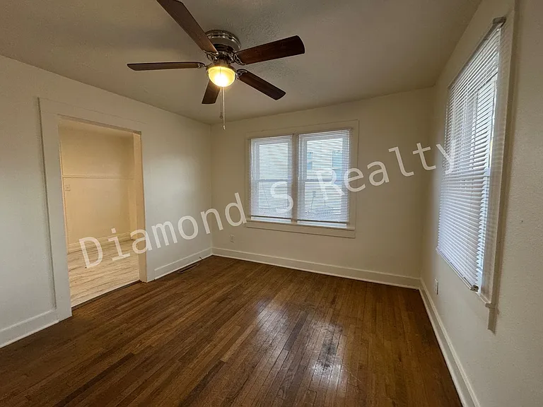 2711 W Olive St — Photo 2