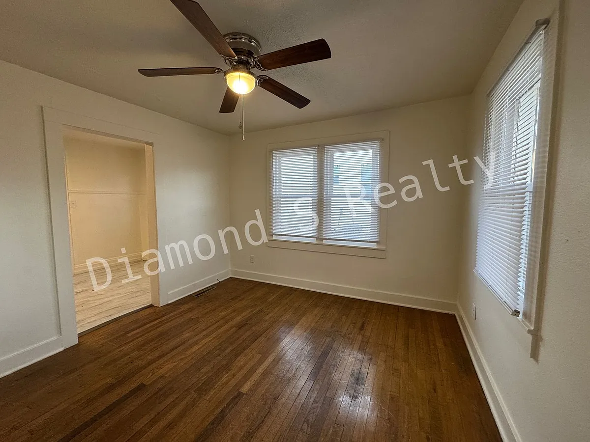 Building Photo - 2711 W Olive St