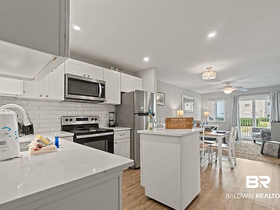 2nd image of 400 Plantation Rd #3110