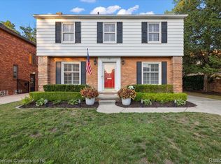 162 Fisher Rd, Grosse Pointe Farms, MI 48230