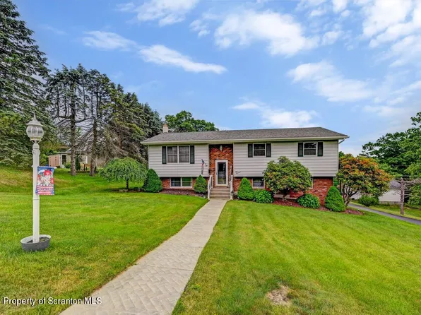 100 Carol Rd, Peckville, PA 18452