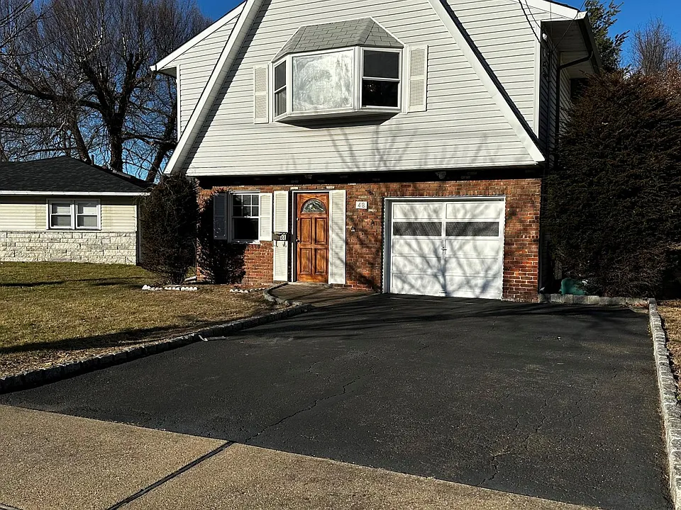 48 Lynn Ct