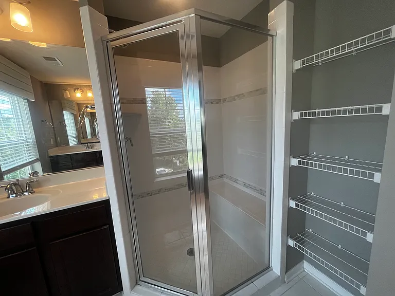 8195 Falls Grove Dr — Photo 21