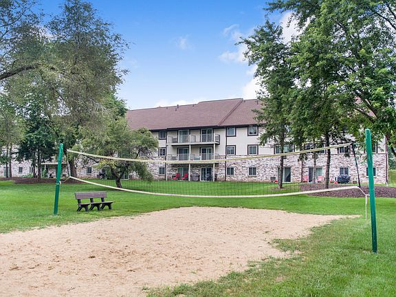 Valley View Apartments Sand Volley Ball Court