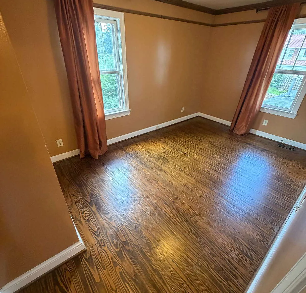 3 bed, 1.0 bath, 1255 sqft, $1,975 — Photo 4