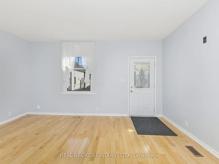 35 Victoria St — Photo 8