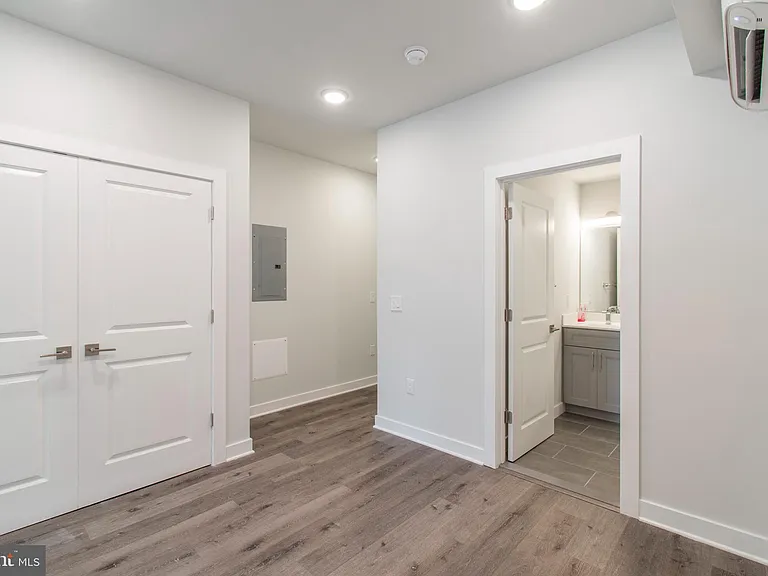 19 S 44th St #4 — Photo 9