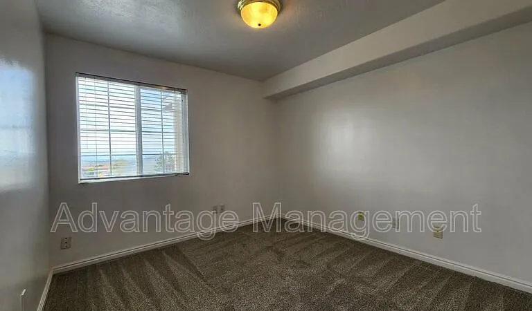 105 W Daybreak Ln — Photo 14