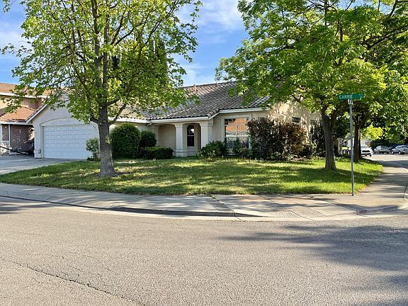 2nd image of 978 Carrie St