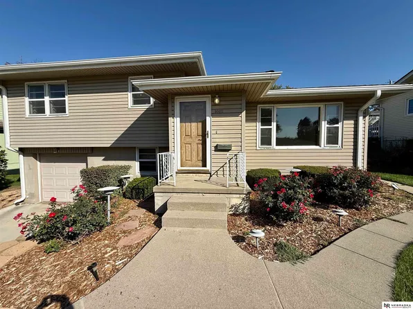 8002 Pasadena Ave, Omaha, NE 68124