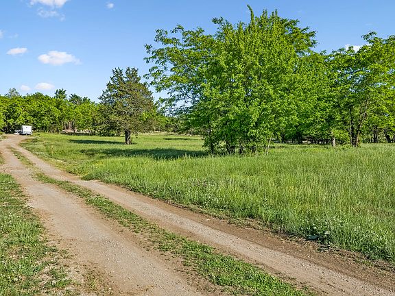 3rd image of 10567 Versailles Rd