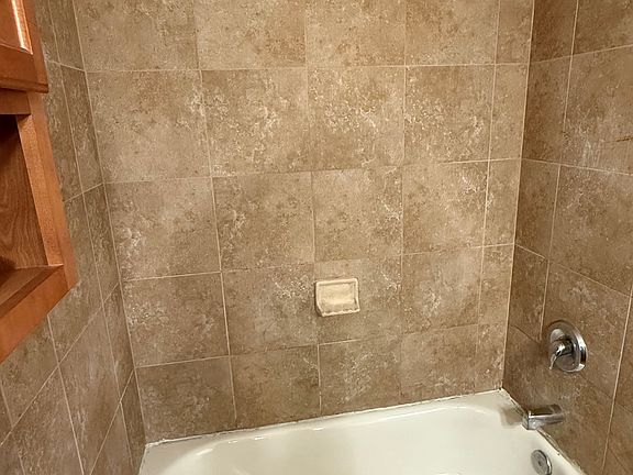 4th image of 2567 Douglas St #2