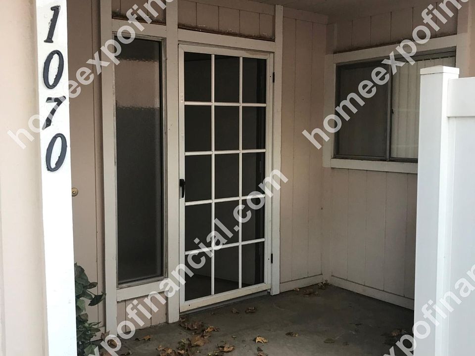 2nd image of 1070 Border Ave