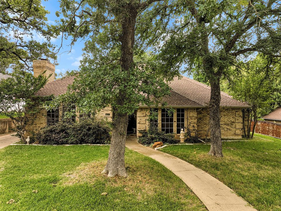 1st image of 821 Red Oak Dr