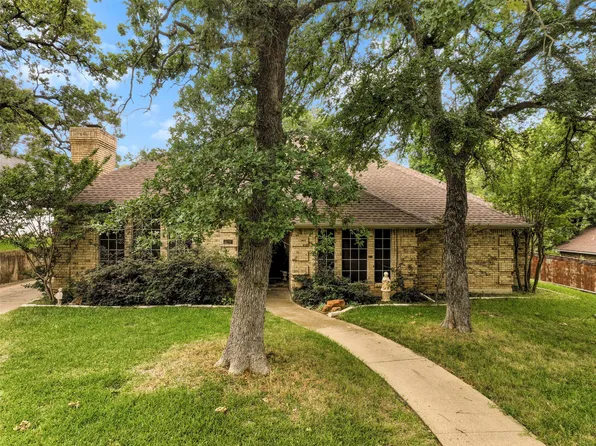 821 Red Oak Dr, Mansfield, TX 76063