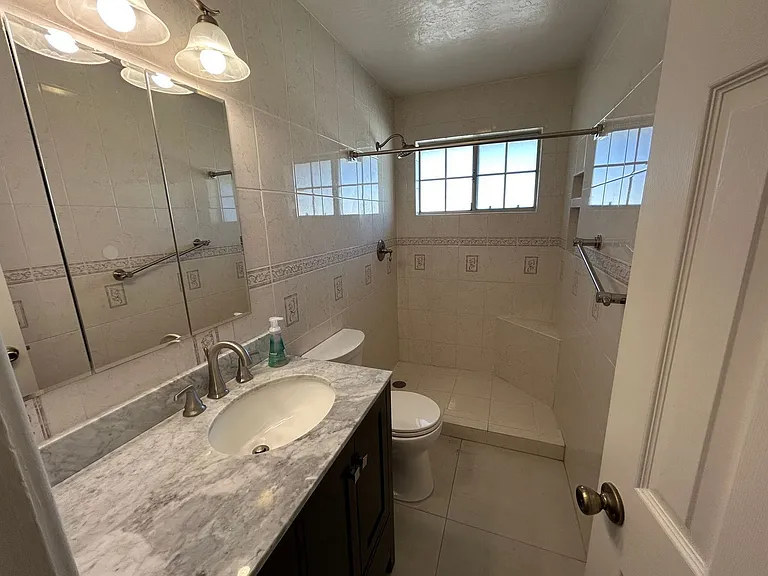 5015 N 13th Ave — Photo 8