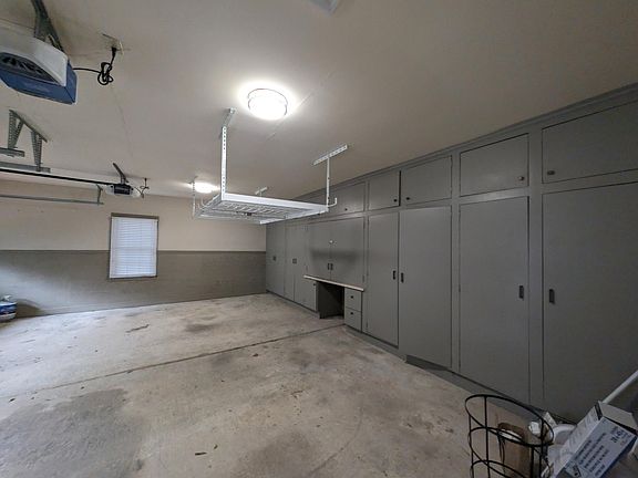 5th image of 218 Bradford Ave