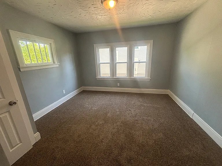 681 Moreley Ave — Photo 14