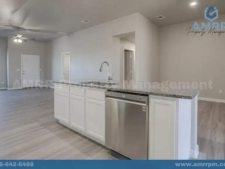 7216 East Cres #99-1/2 — Photo 6