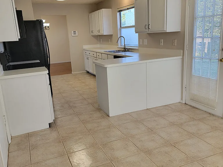 6001 Fenwick Ln — Photo 8