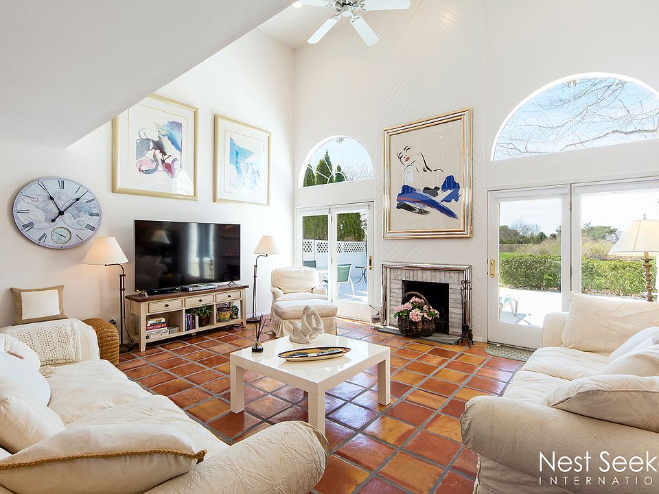1st image of 132 Saint Andrews Cir