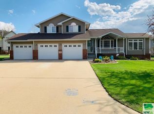 754 Robert Dr, Moville, IA 51039