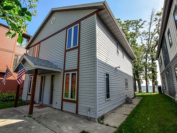 3rd image of 2159 Middleton Beach Rd