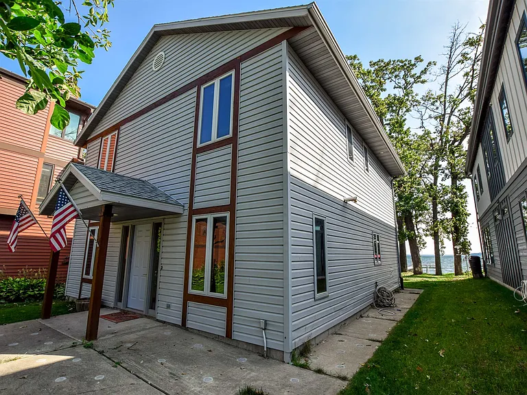 2159 Middleton Beach Rd — Photo 3