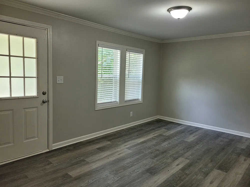 484 Country Club Rd — Photo 4