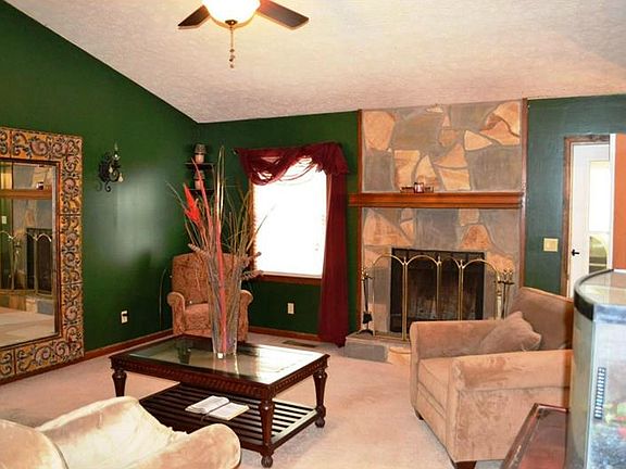 5th image of 105 Aspen Ct