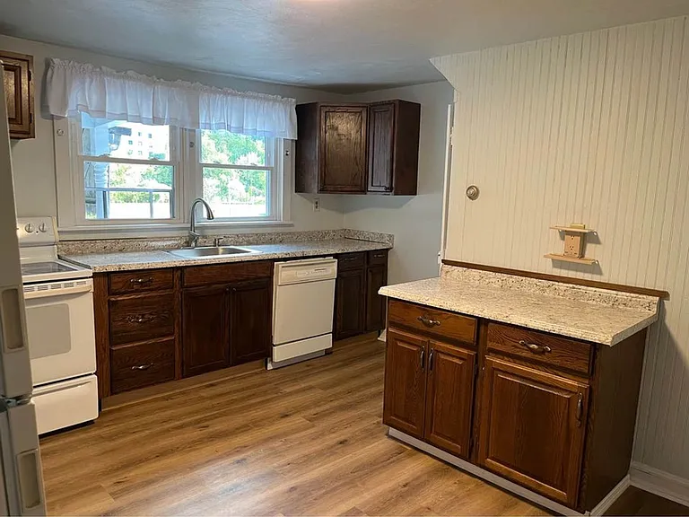 829 Main St — Photo 9