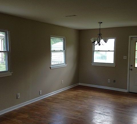 5th image of 2910 Wedgedale Dr