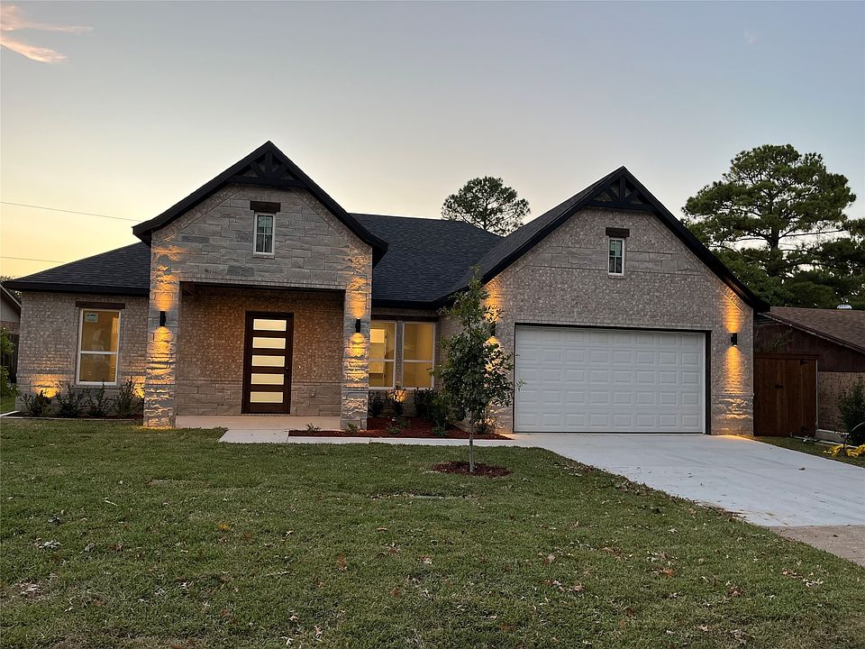 1st image of 810 Cherry Laurel Ln