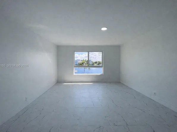 19255 NE 2nd Ave APT 2224, Miami, FL 33179