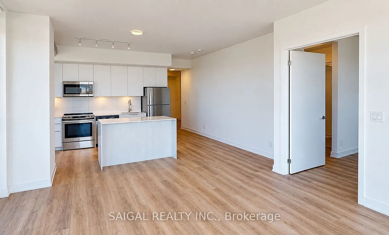 3 bed, $3,425 — Photo 2